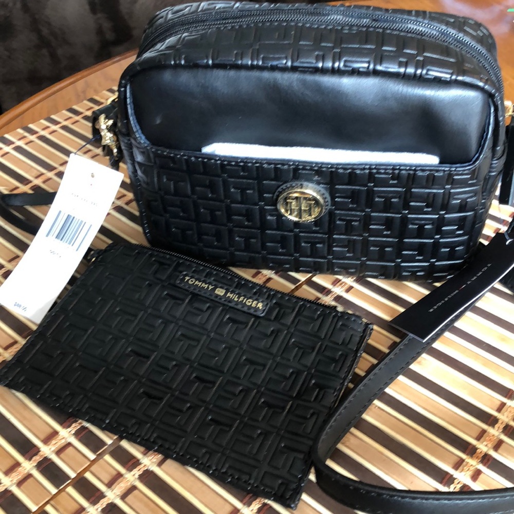 Tommy Hilfiger NWT Crossbody with pouch